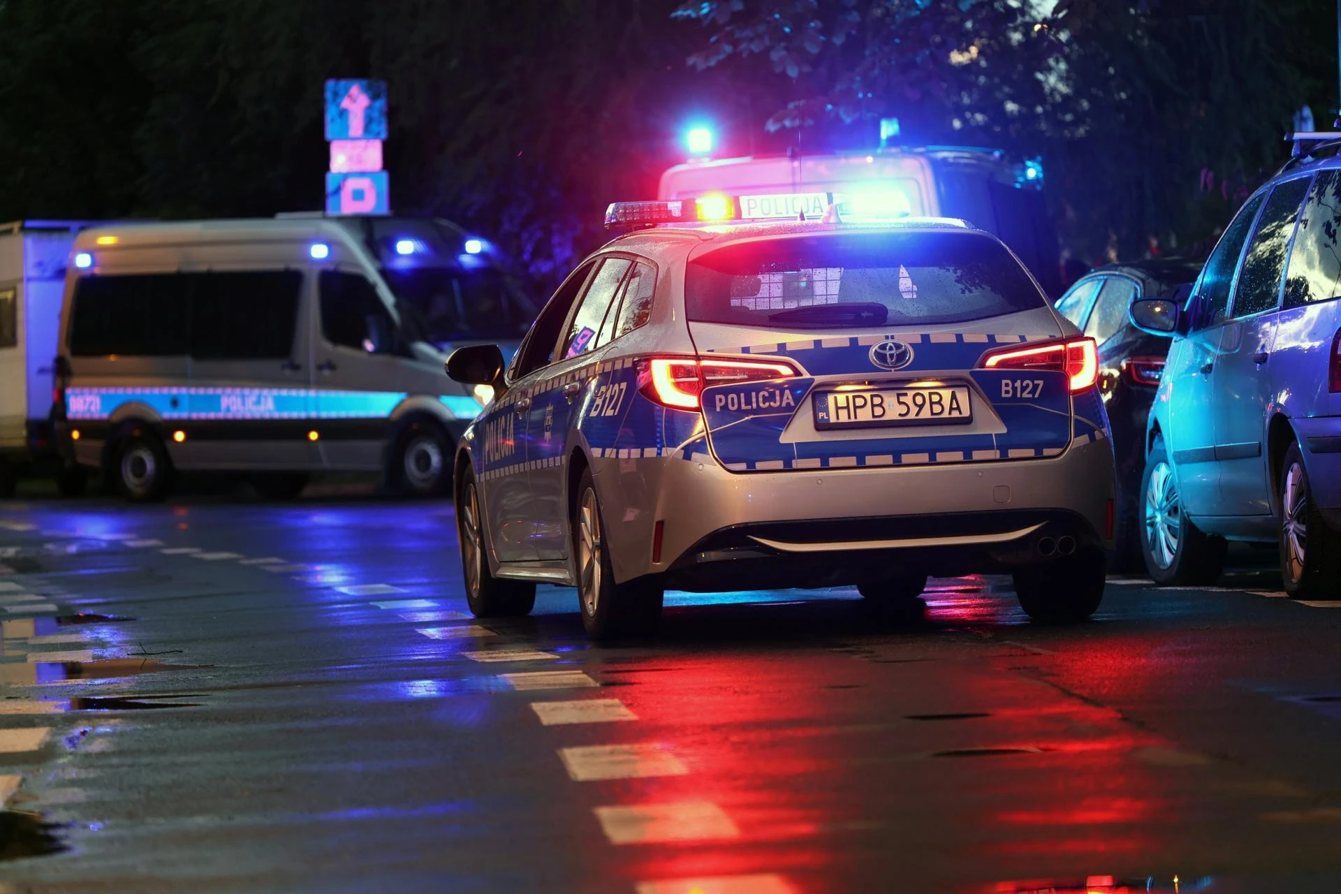 Tragiczny wypadek 29-latek zginął na miejscu. Zjechał z drogi i uderzył w drzewo