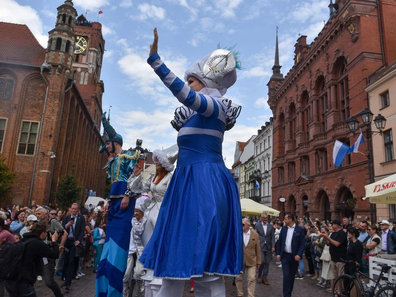 MAMY ZDJĘCIA Kolorowa parada przeszła przez centrum Torunia