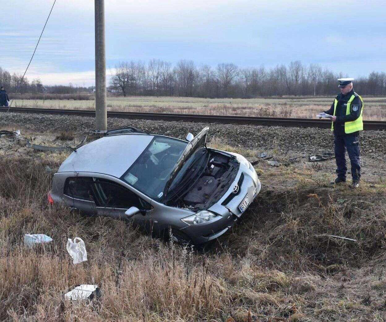 Wypadek Samochód wjechał wprost pod pociąg! Dramat na niestrzeżonym przejeździe