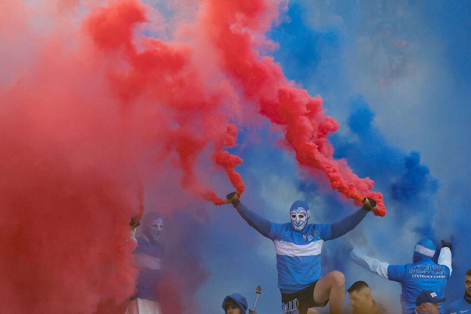 Hit na Śląskim Ruch – Wisła: Zdjęcia z meczu. Ogromne racowiska kibiców! Tak wyglądał hit na Stadio…