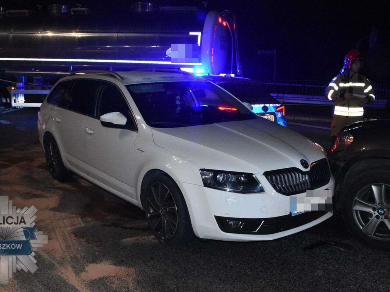 śmiertelne zagrożenie Ukradł samochod i zderzył się z BMW na trasie S8. 48-latek miał aż 3 promile