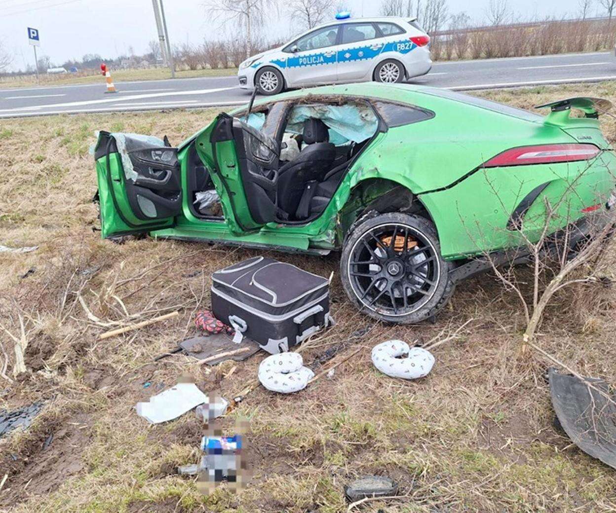 Sprawą zajęła się policja Milion złotych wylądowało w rowie! 23-latek zapłacił wysoką cenę za swój wybryk [ZDJ…