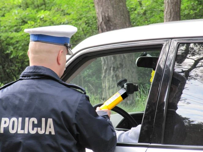 Był pijany jak bela i wiózł maleńkie dziecko! Dantejskie sceny w Inowrocławiu