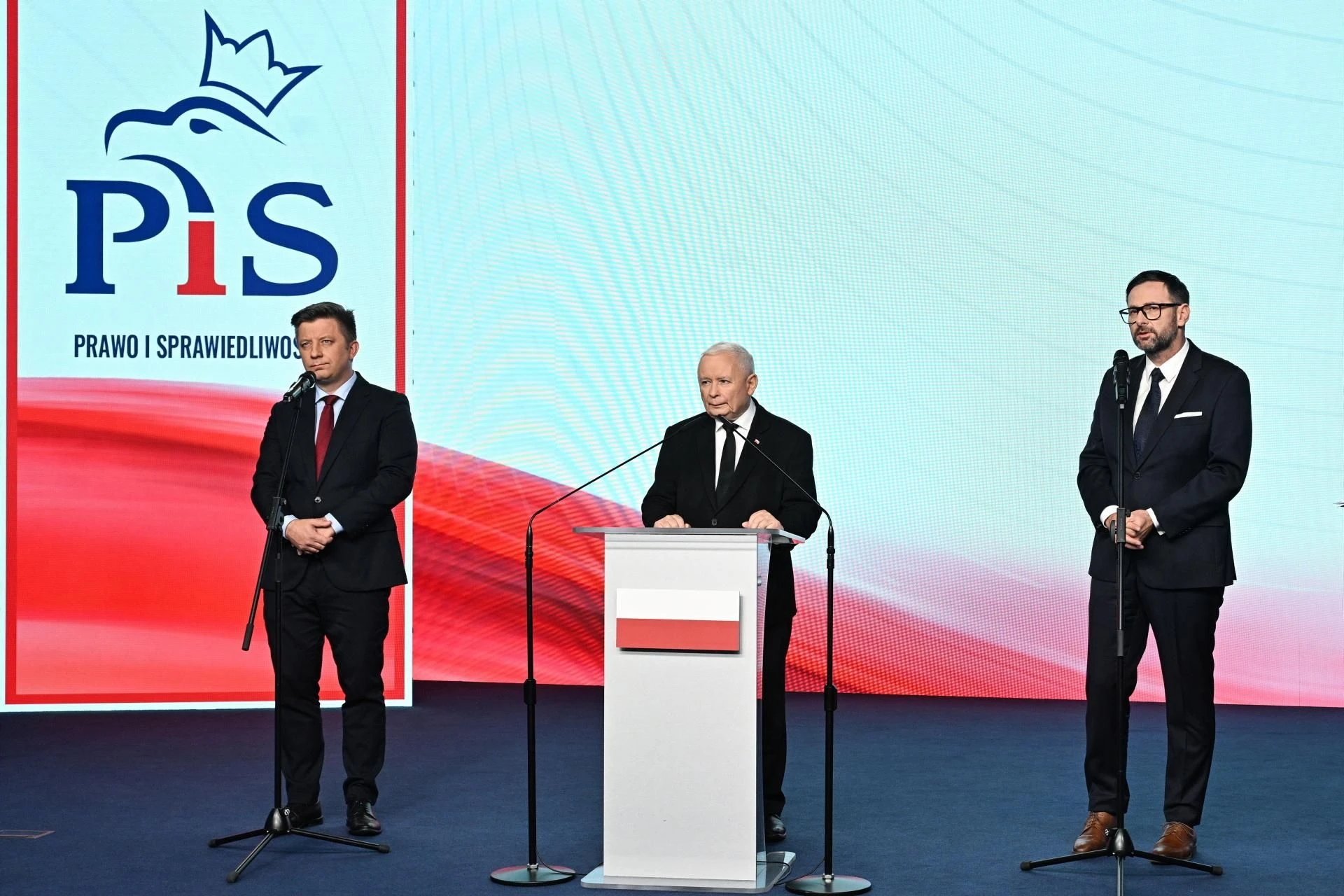 Uchylone immunitety Kaczyński broni swoich ludzi. Ma jedno zdanie o zarzutach