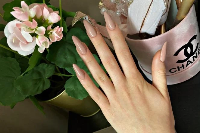 Idealny manicure na ten sezon. Jak malować paznokcie? Tego koloru się nie spodziew...