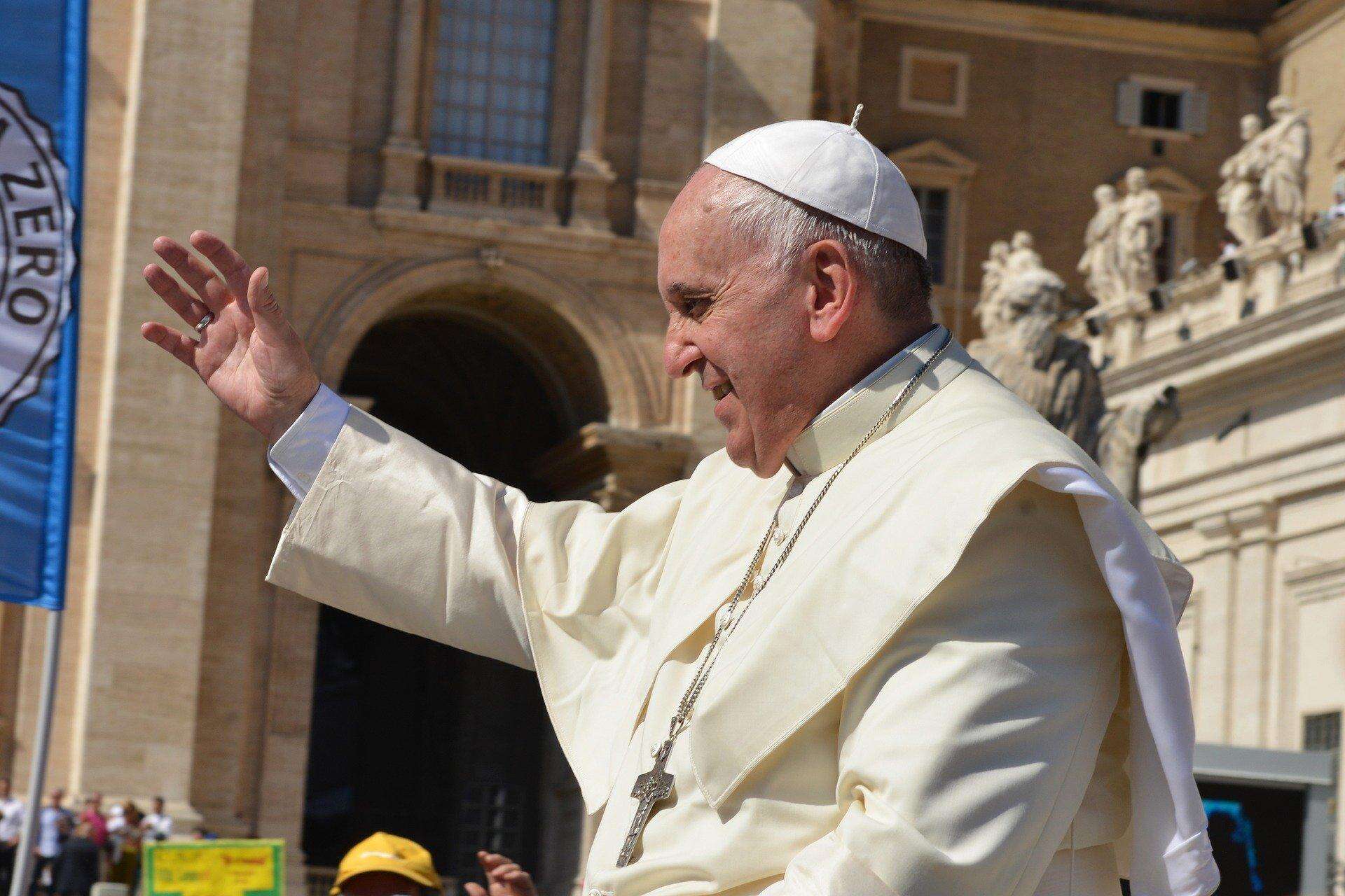 Niepokojące doniesienia Papież trafił do szpitala. Odwołane audiencje. Co dolega Franciszkowi?