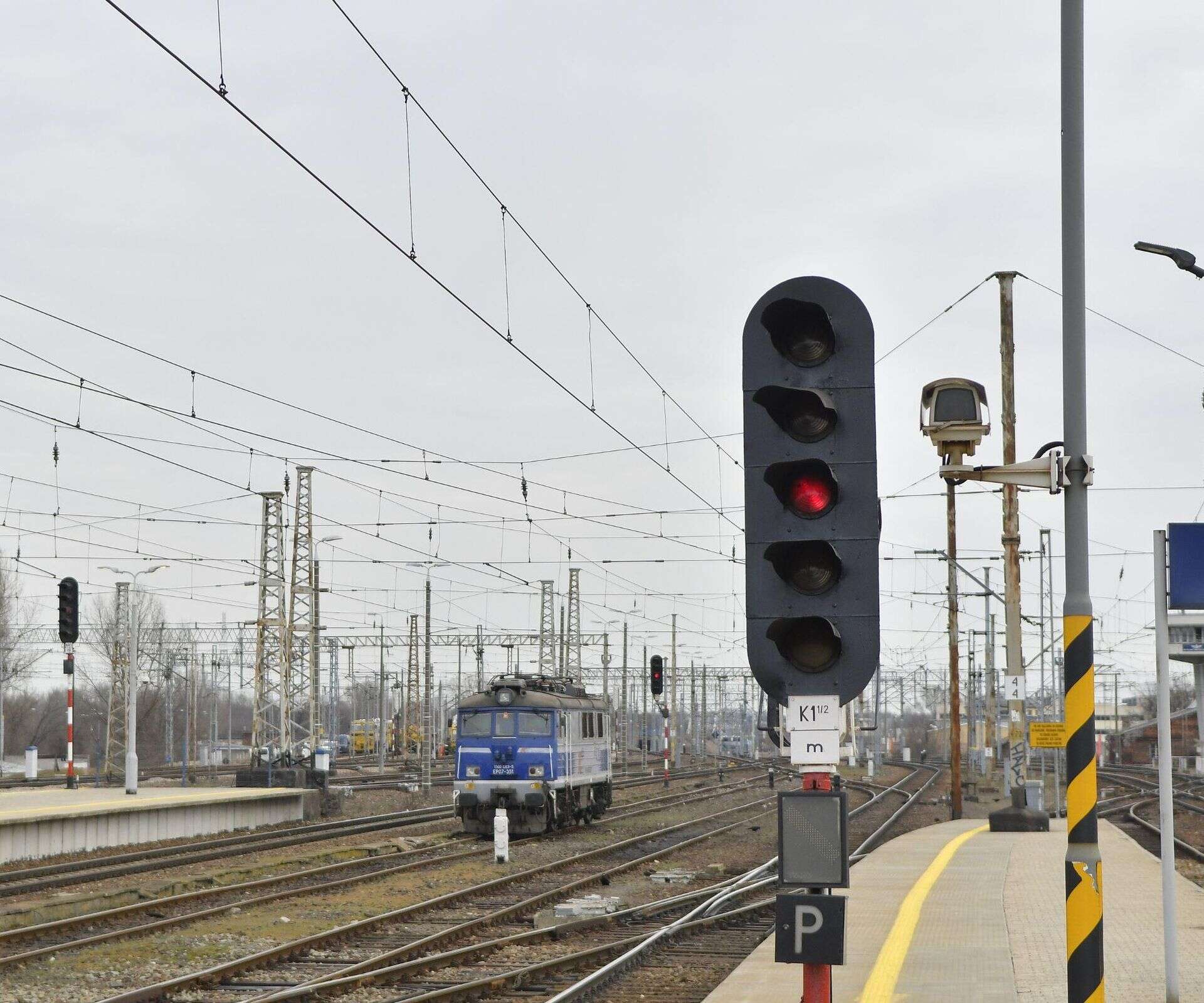 UWAGA Poranny paraliż kolei. Utrudnienia w kursowaniu pociągów w Warszawie.