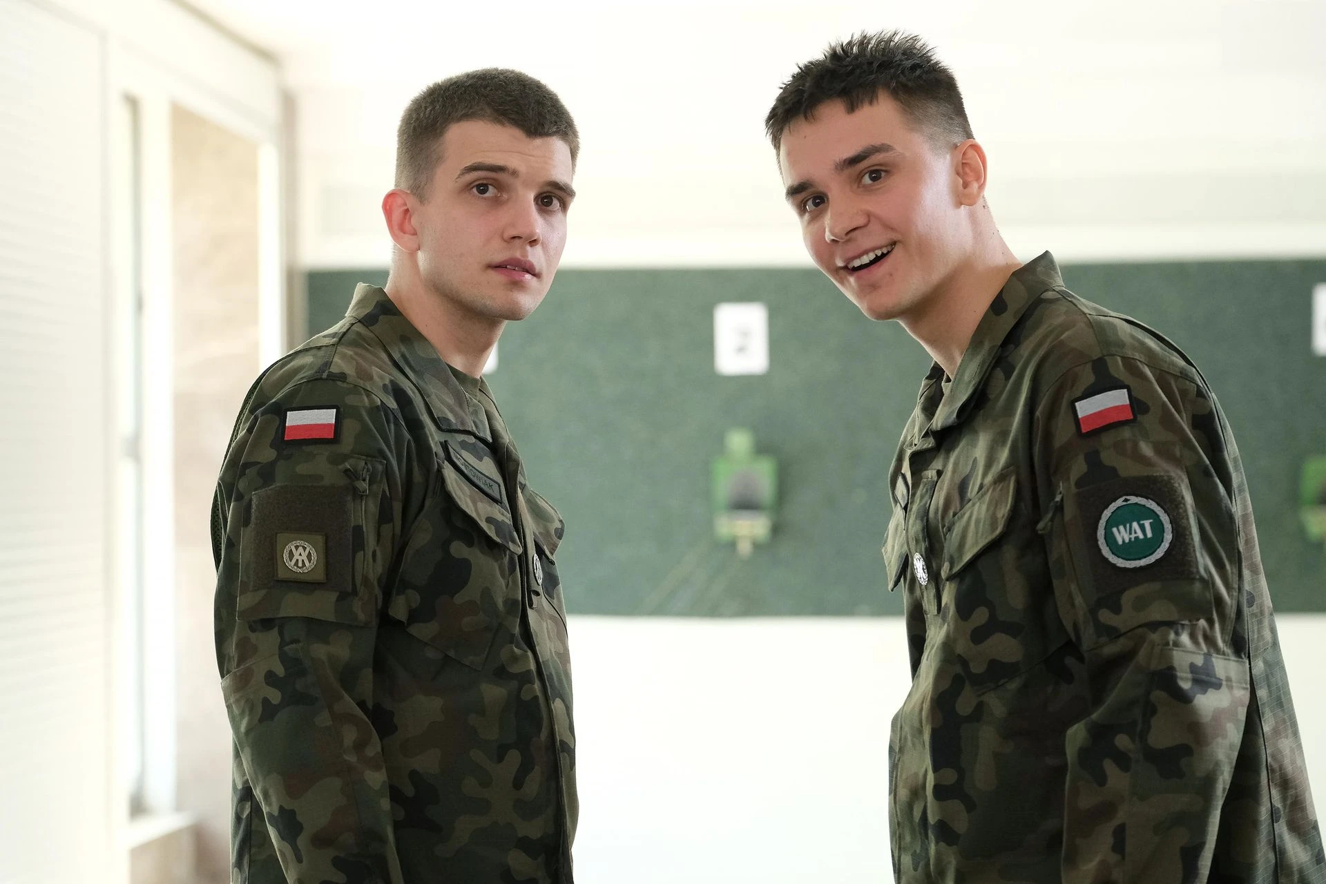 M jak miłość M jak miłość. Nowy przyjaciel Mateusza z wojska zmieni życie Mostowiaka. Janek pozna go z ukochaną? - ZDJĘCIA