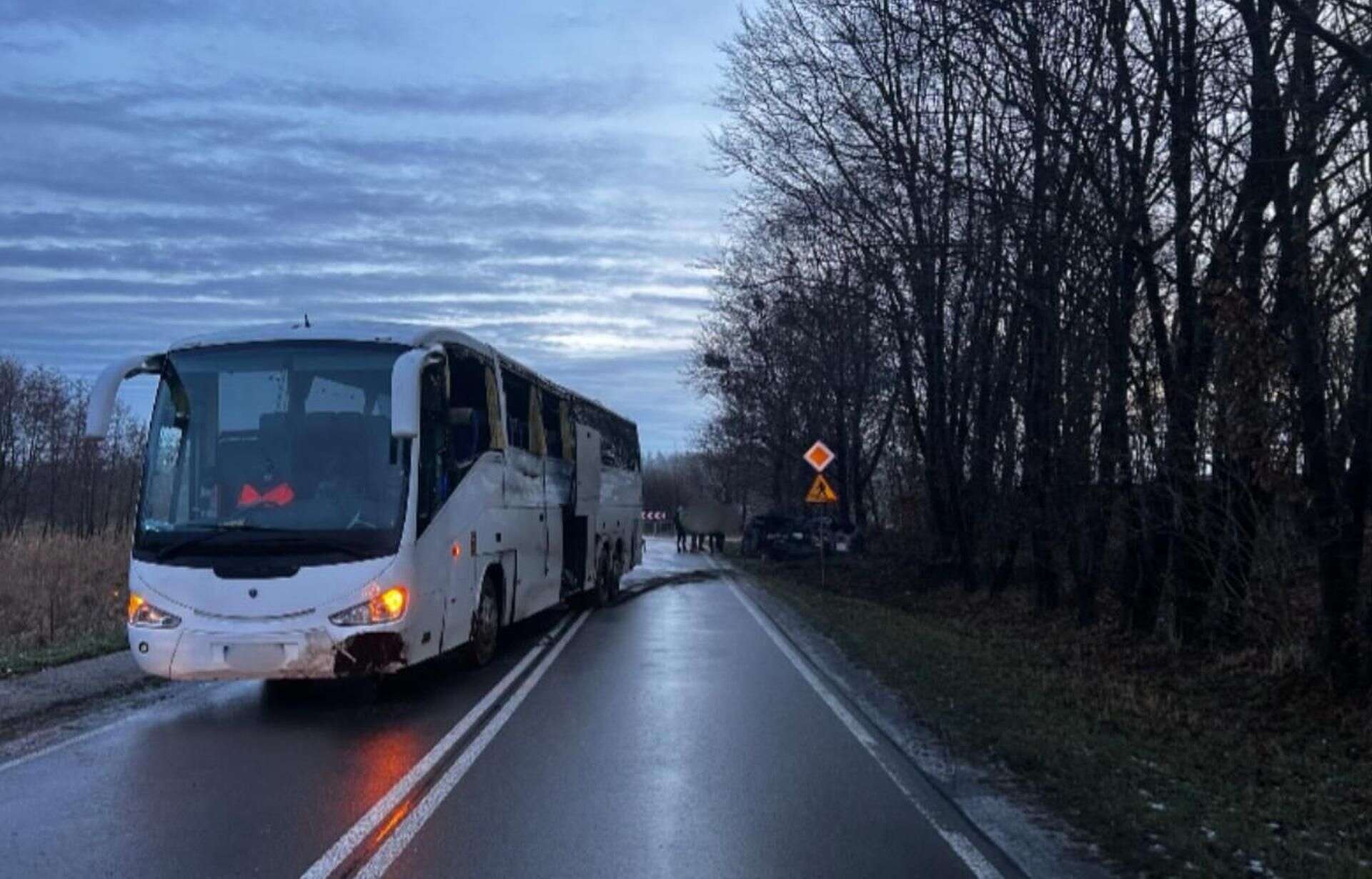 Wypadek Wypadek autokaru na Lubelszczyźnie. Trzy osoby trafiły do szpitala