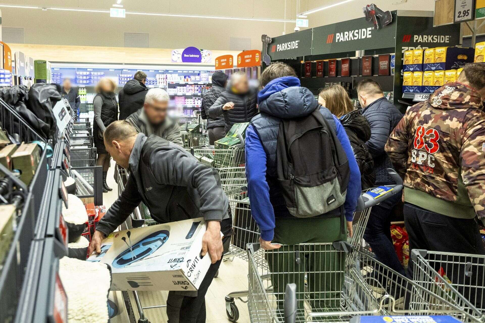 WIELKIE OTWARCIE Nowy Lidl w Warszawie. Ten produkt wyjeżdżał ze sklepu całymi wózkami! Szaleństwo o …