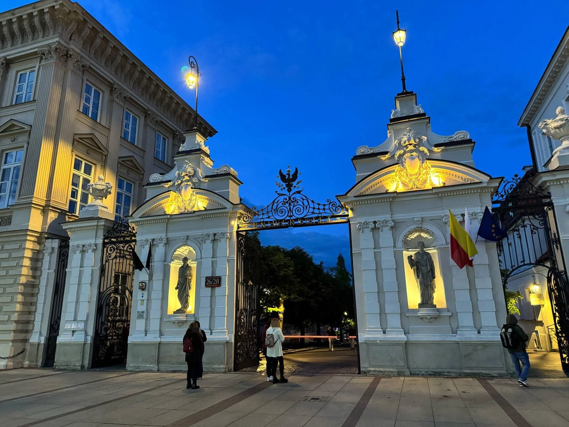 PILNE Masakra siekierą na kampusie UW. Wprowadzono żałobę. Zapadła ważna decyzja
