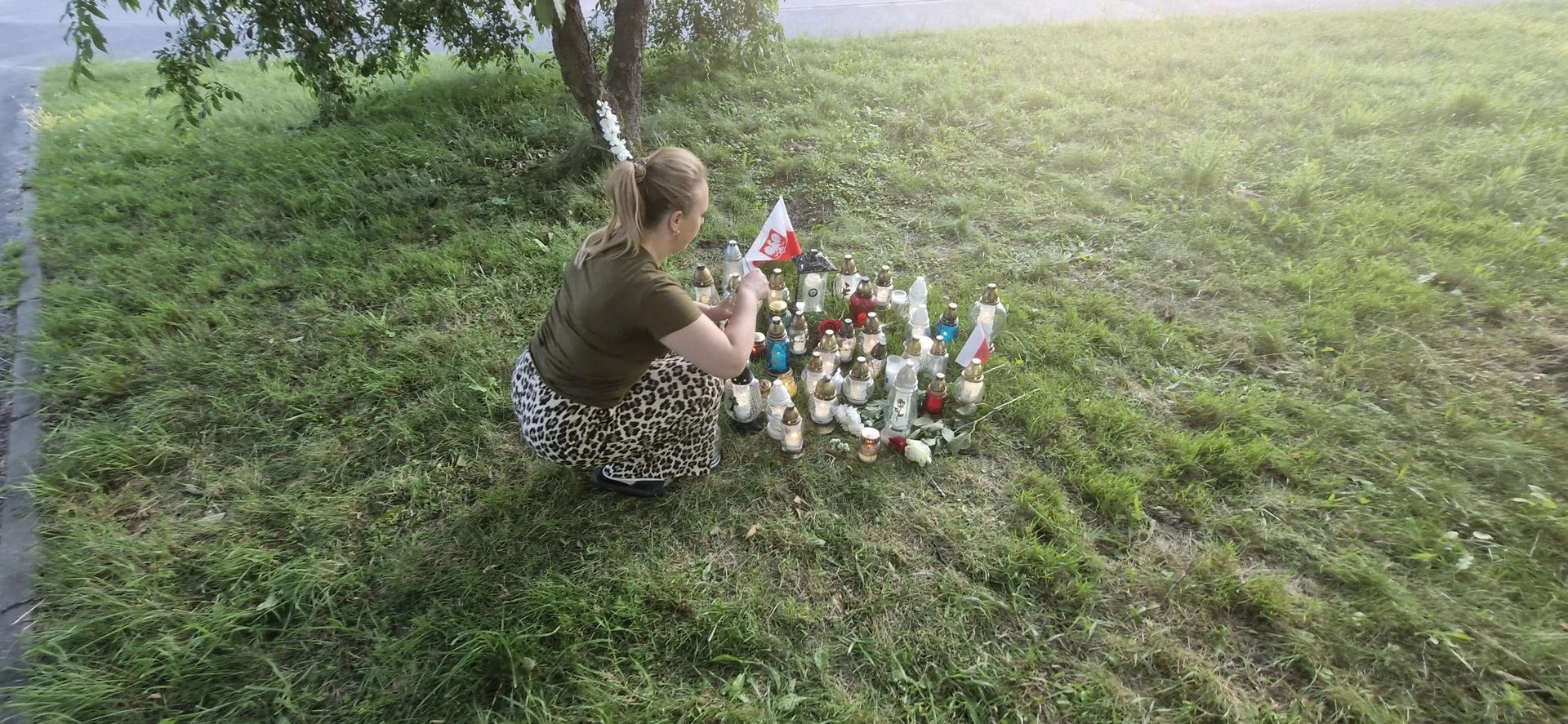 niewyobrażalna tragedia Pójdą w ciszy z białymi kwiatami i zniczami. Marsz Milczenia w Toruniu dla zamordowa…