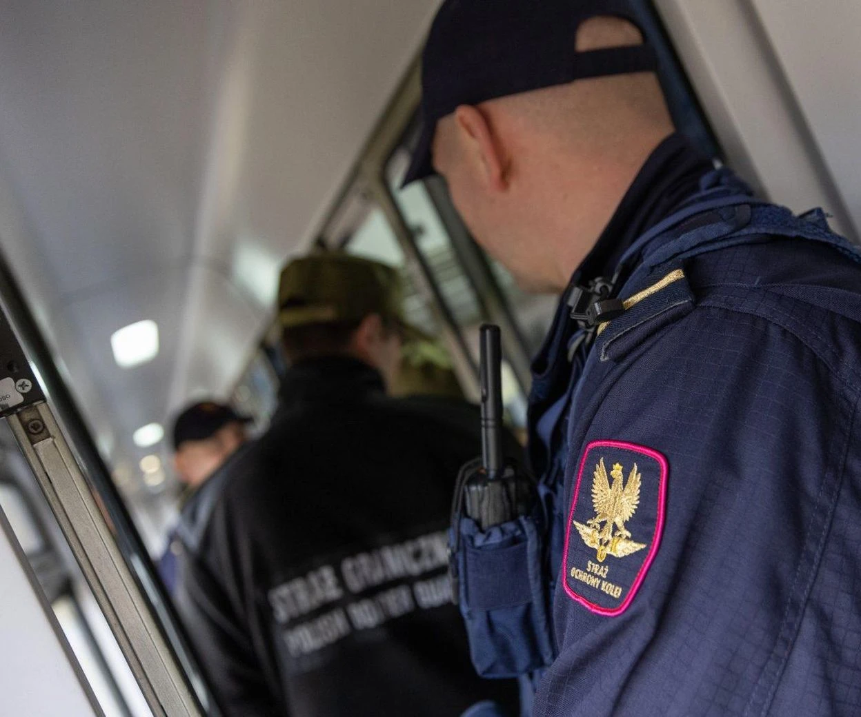 Służby w akcji 23-latek miał torbę pełną podejrzanych tabletek. Wpadł w pociągu do Berlina