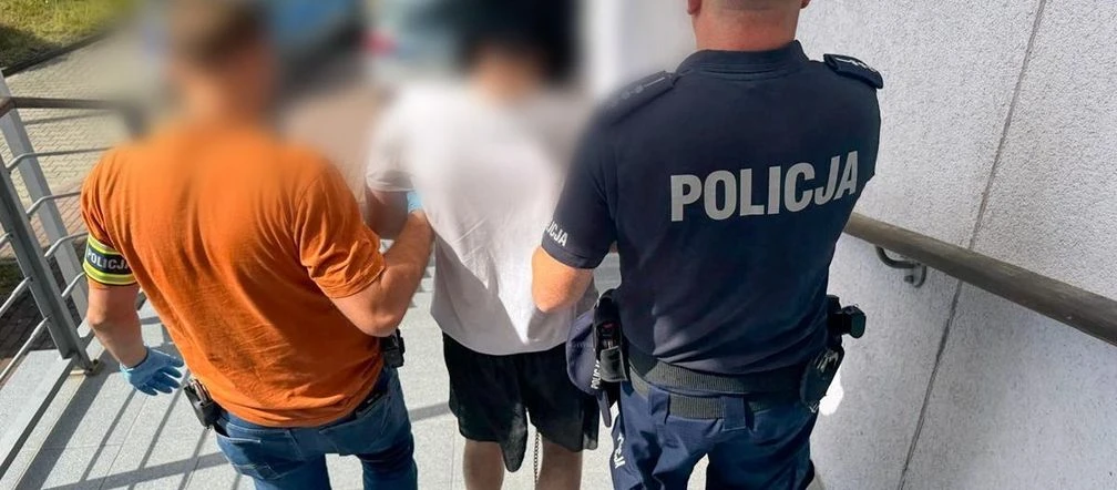 Przerażające! 19-latek zaatakował nożem kobietę na pasach! Usłyszał zarzut usiłowania zabójstwa