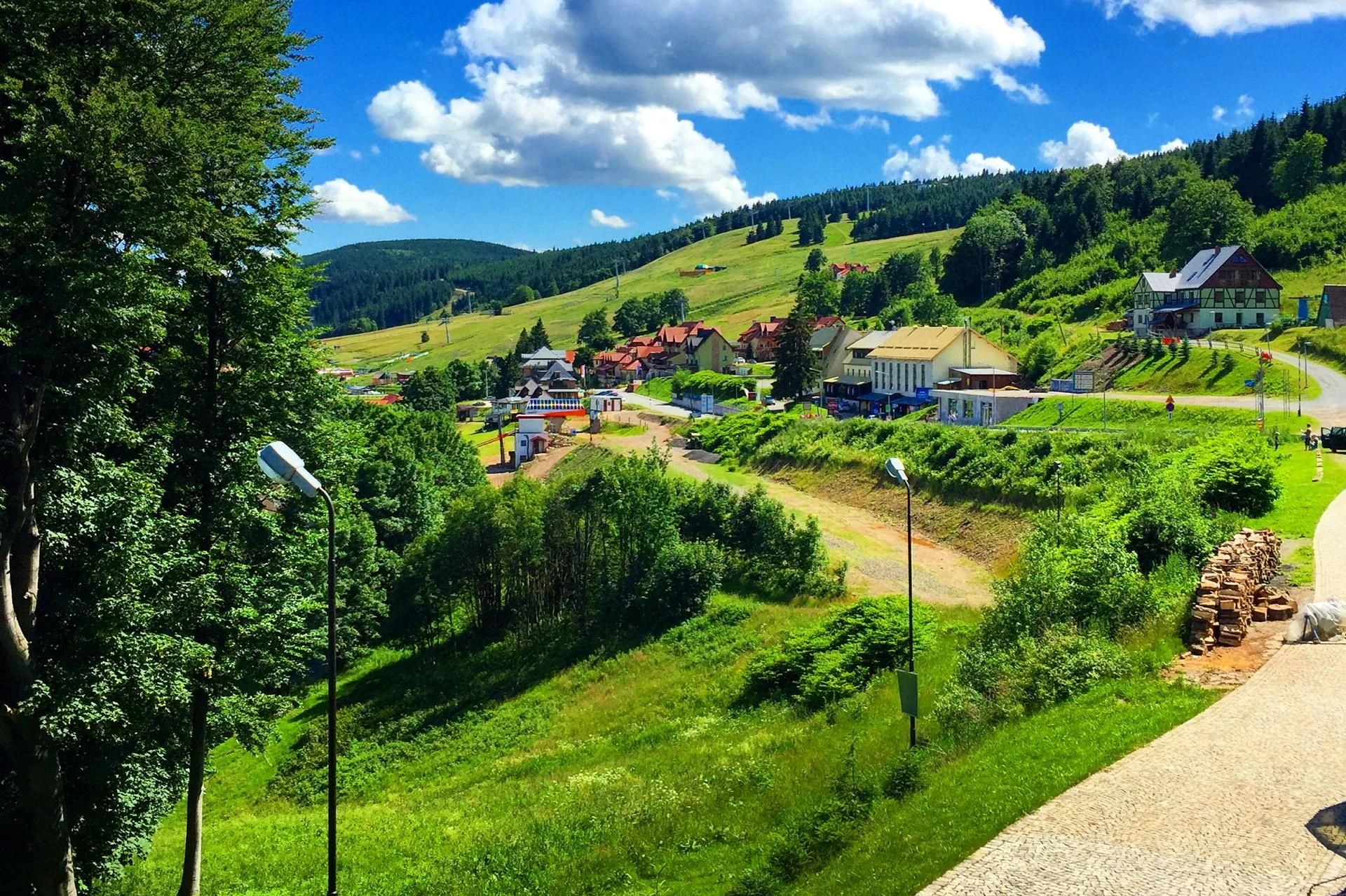 Ciekawostki Alpejski kurort na Dolnym Śląsku zachwyca