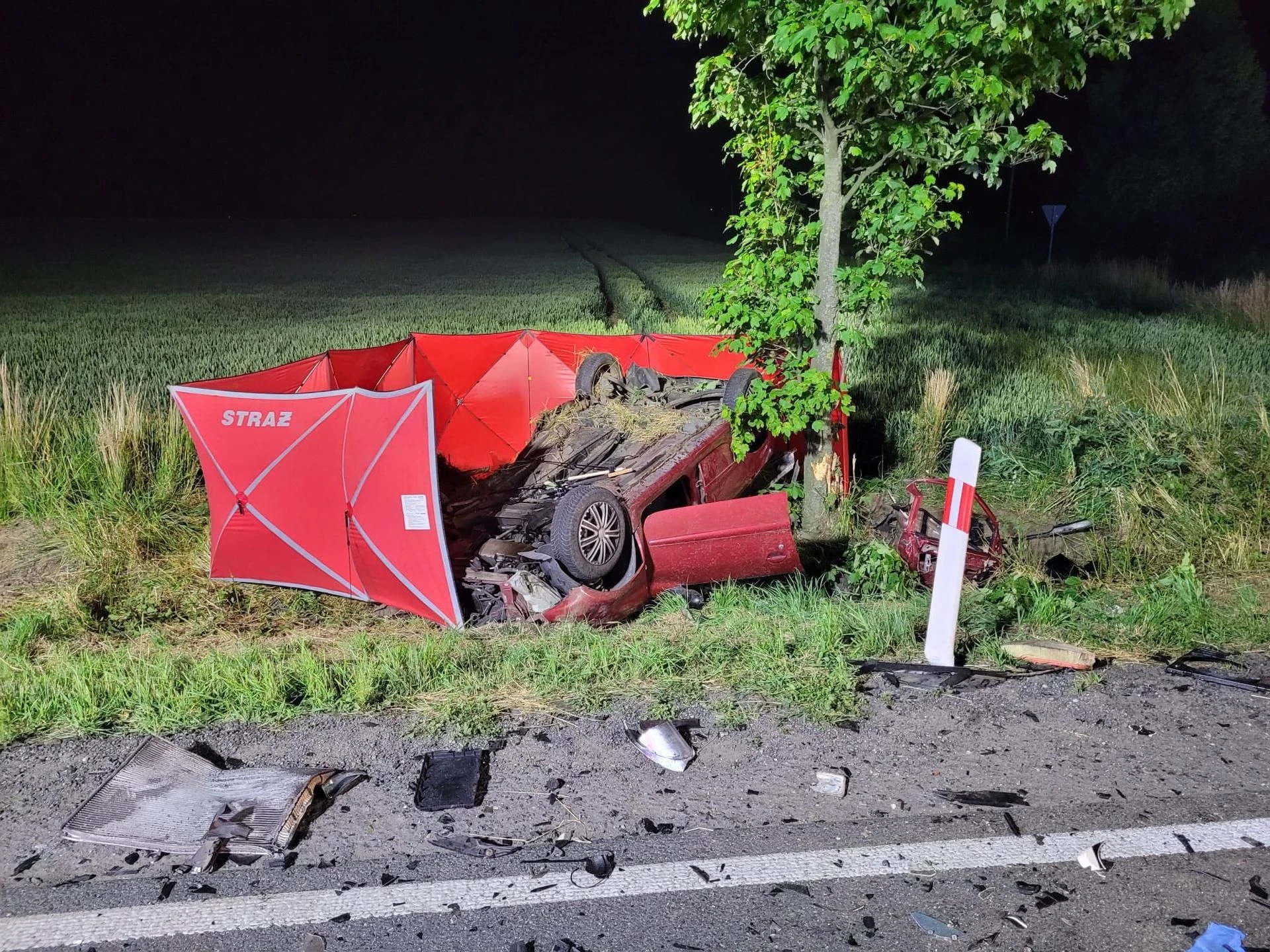 Koszmar na drodze 18-latek nie żyje, kilka osób zabrały karetki Potężne zderzenie na DK 38 [ZDJĘCIA]