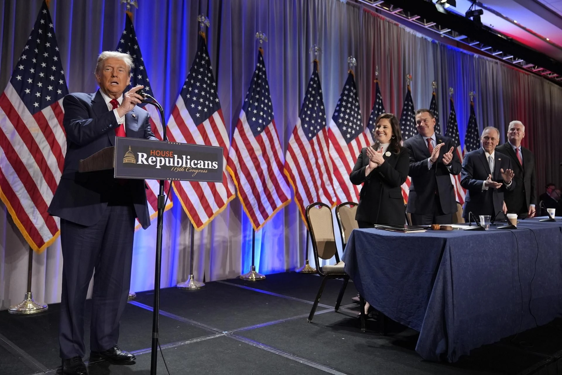 Niespokojnie w USA Zmasowany atak na nominantów Trumpa?! Kilkanaście osób otrzymało groźby