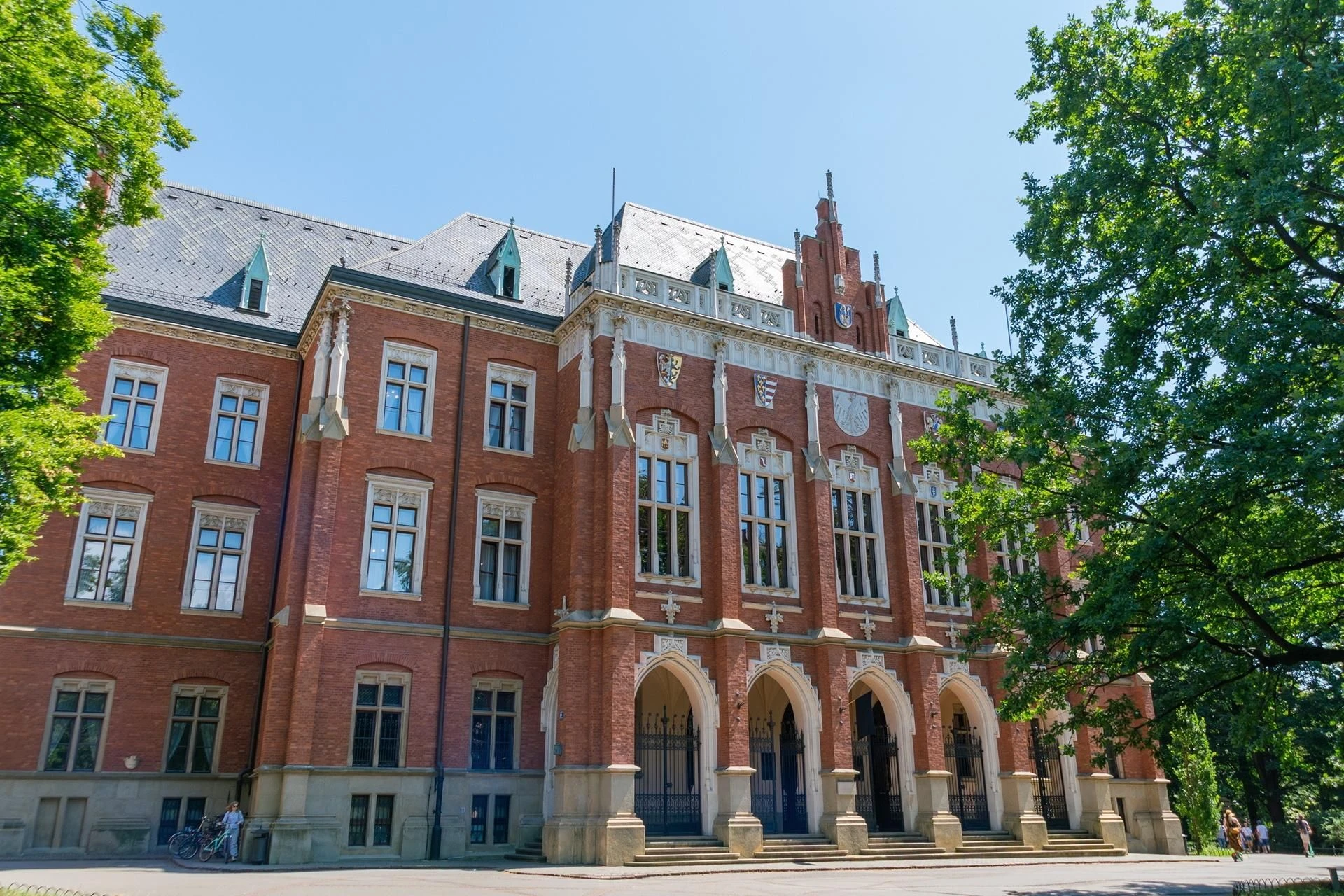 Szok! Na tych kierunkach mało kto chce studiować