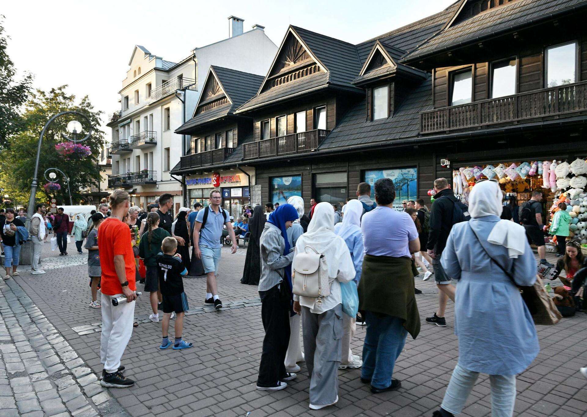 WIADOMOŚCI Z REGIONU Arabów jest coraz mniej w Zakopanem. Ekspert wyjaśnia, że to nie z powodu zakończeni…