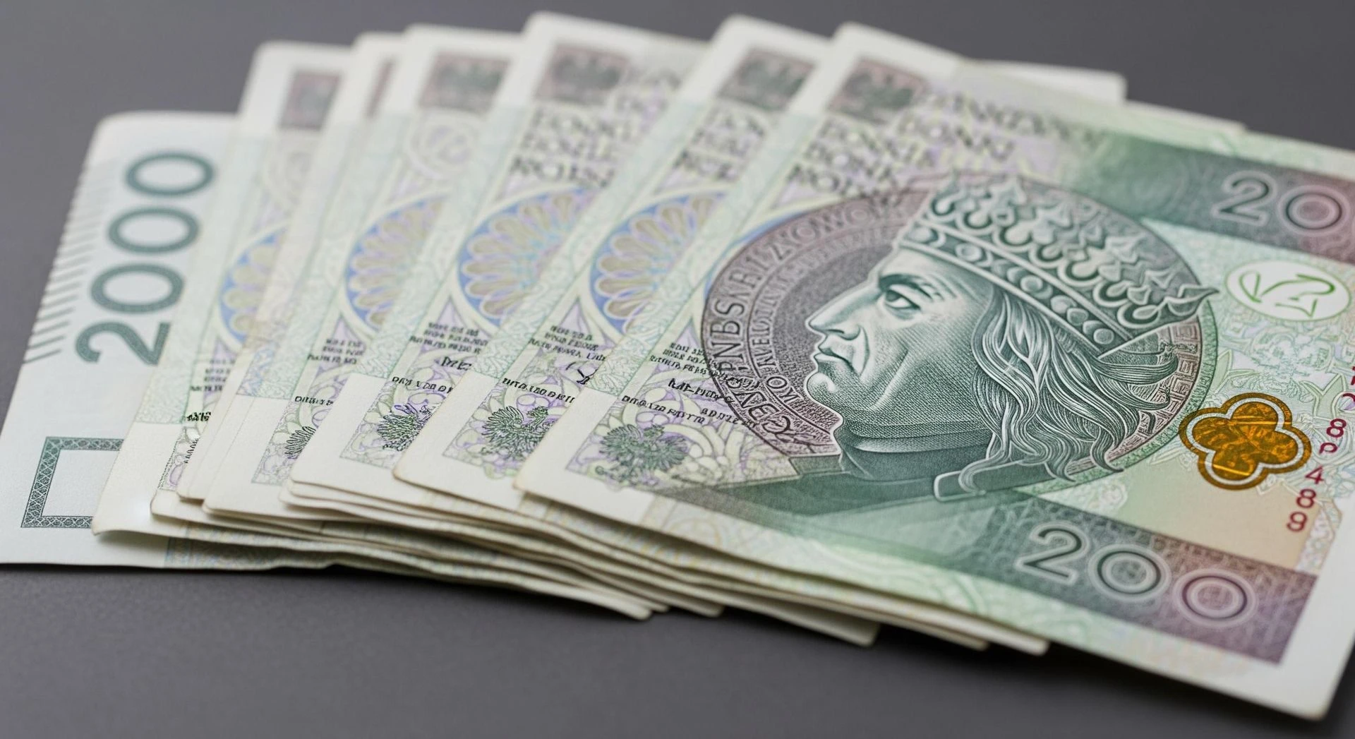 Warto wiedzieć! Te banknoty stracą ważność w 2025 roku. Masz je w domu? Wymień!