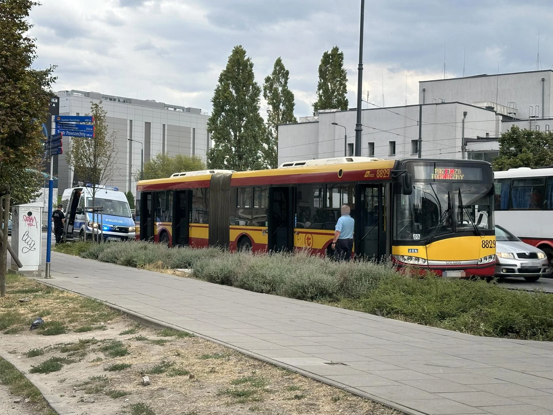DRAMATYCZNY WYPADEK 4-latka ciągnięta przez autobus miejski. Kierowca nie zauważył
