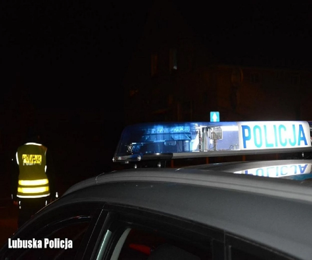 ZGINĄŁ NA MIEJSCU Kierowca osobówki przejechał mężczyznę leżącego na drodze. 48-latek zginął na miejscu