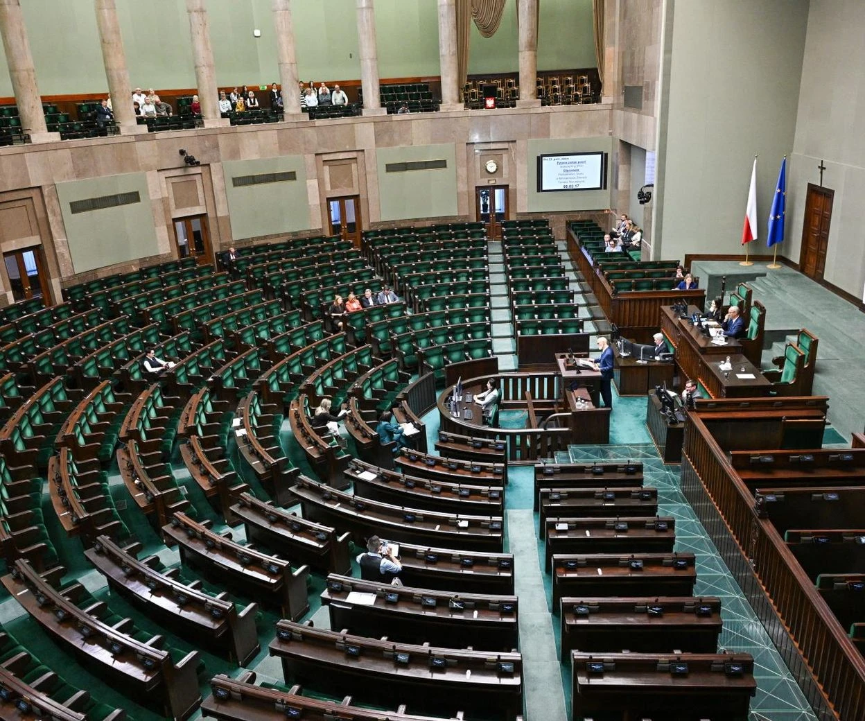 Koniec psów na łańcuchach Sejm zakazał łańcuchów dla psów! Kaczyński zaskoczył głosem, PiS podzielony