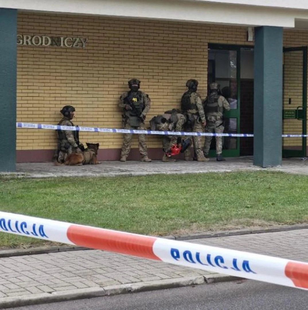 MAMY ZDJĘCIA Alarm na SGGW! Policja w akcji na kampusie w Warszawie. Co się stało?