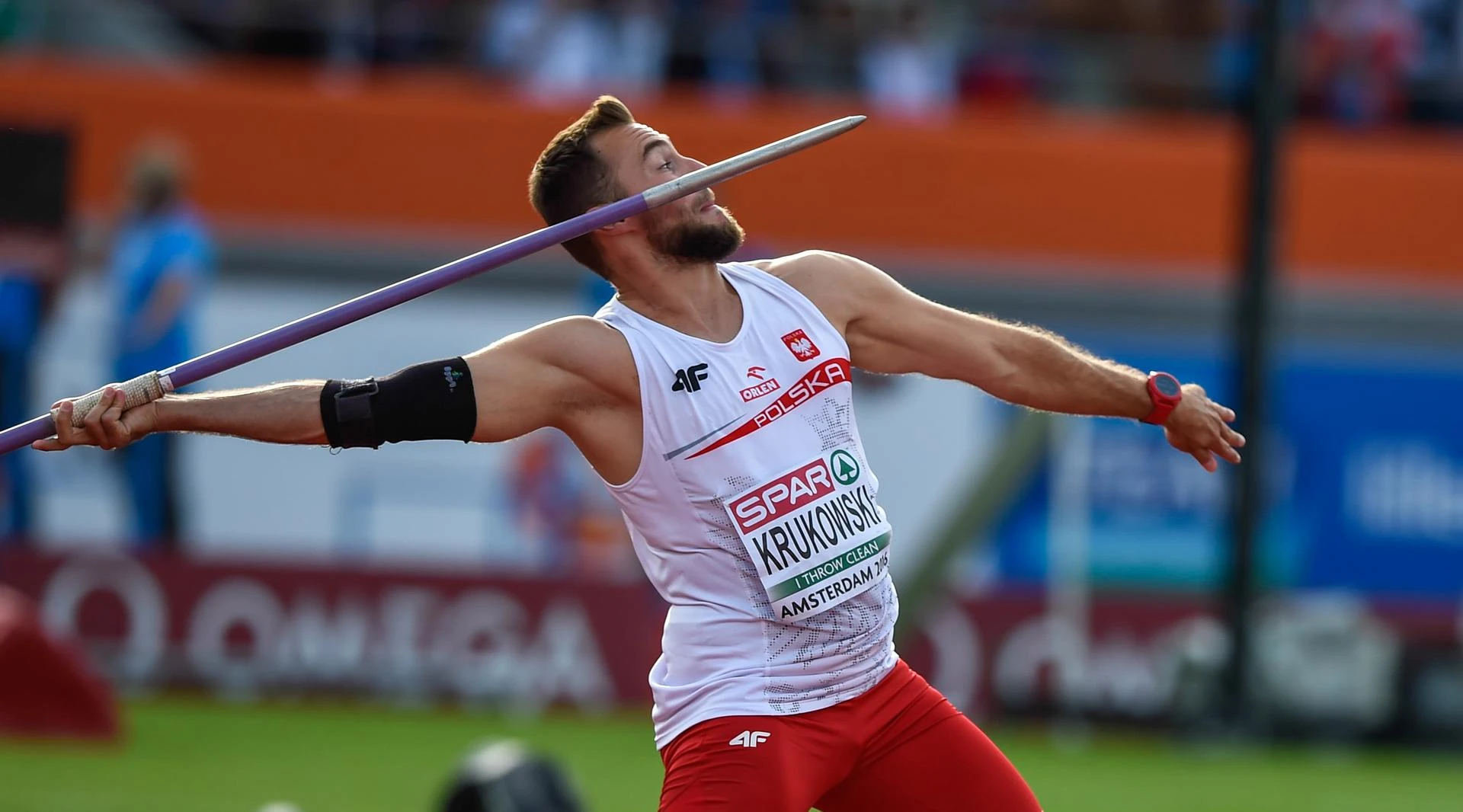 Marcin Krukowski w mocnym gazie. Jego oszczep wciąż lata daleko