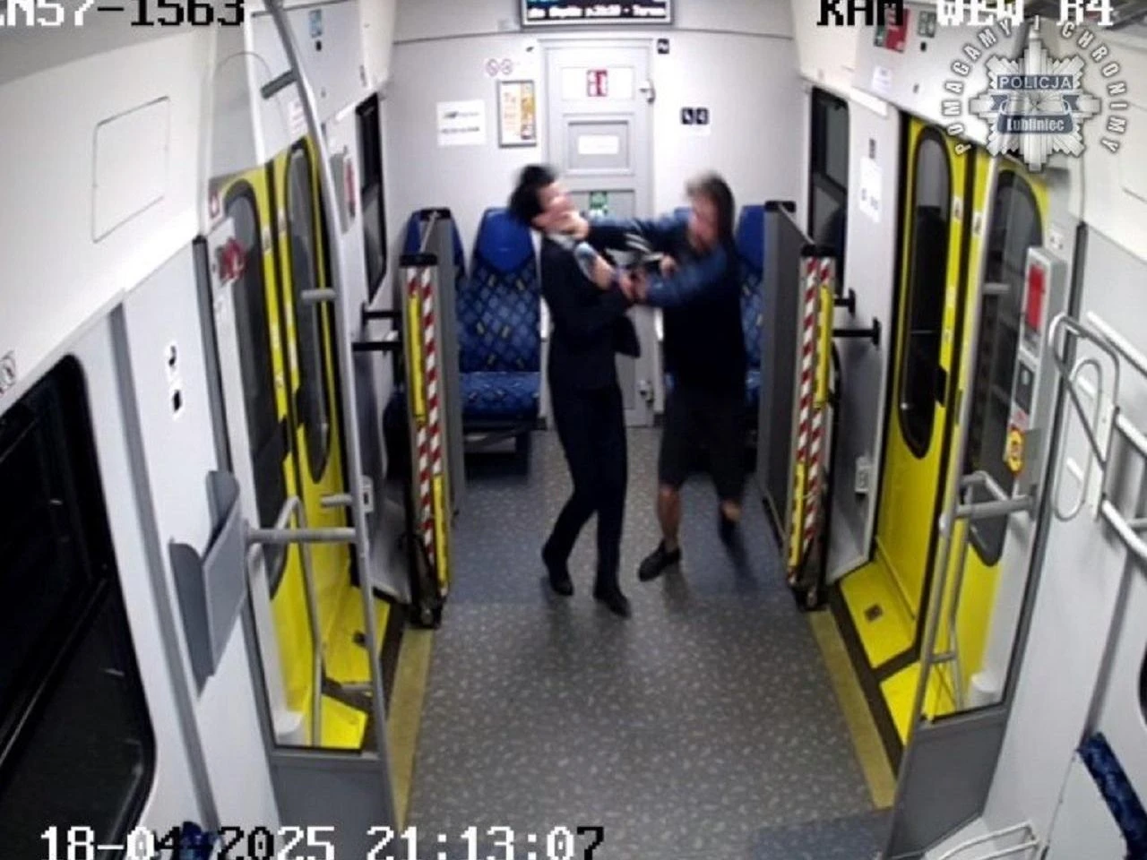 Znasz go? Atak na konduktorkę! Doszło do rękoczynów, pasażer poszukiwany przez policję