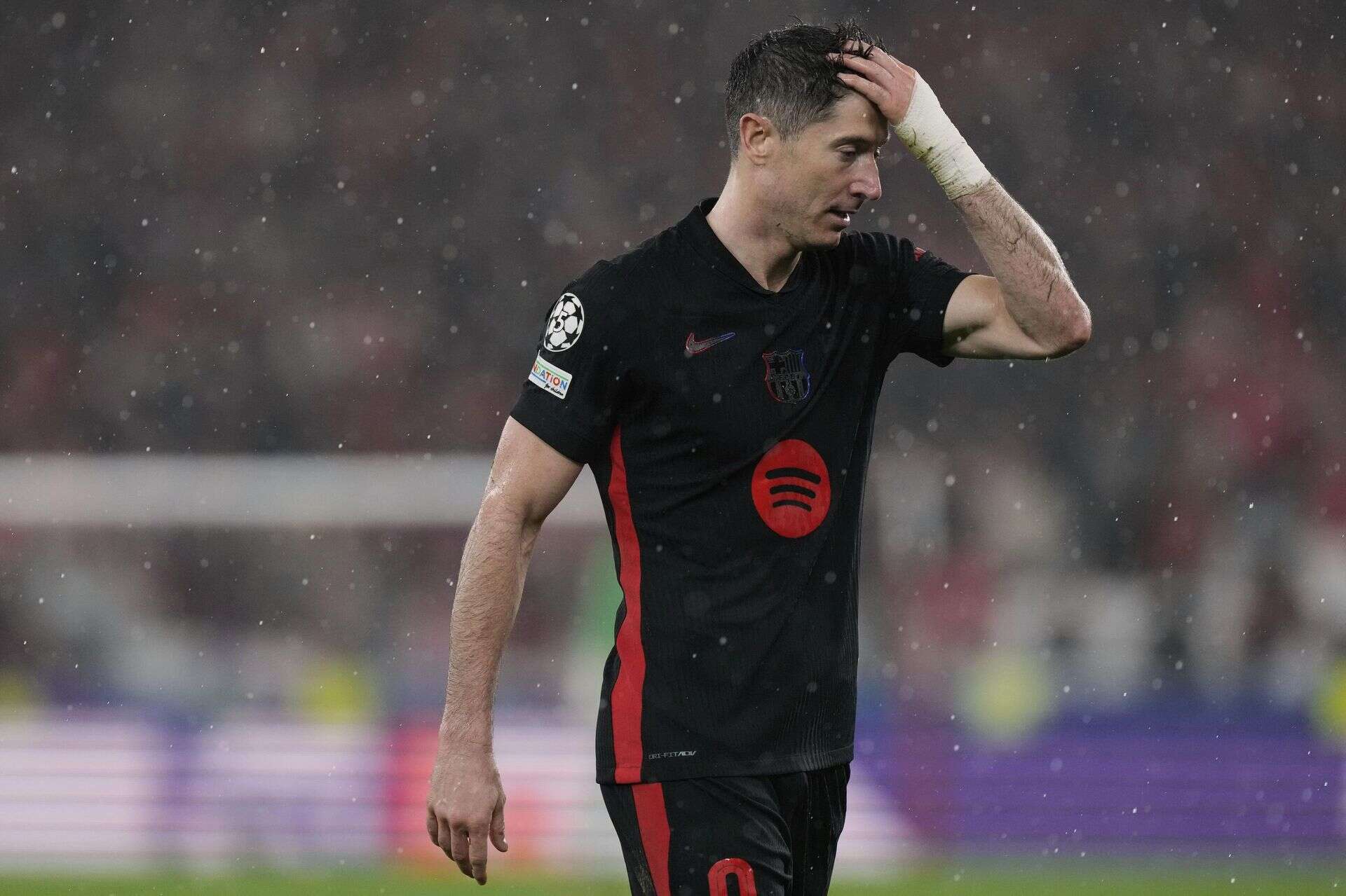 Szok FC Barcelona pogrywa z Robertem Lewandowskim! Istny kabaret. Nie do wiary, co chcą z…