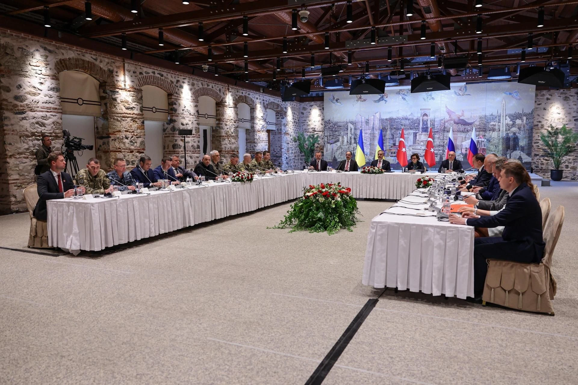 PILNE! Ukraina negocjuje z Rosją w Stambule. Rosyjska delegacja od razu postawiła warunek!