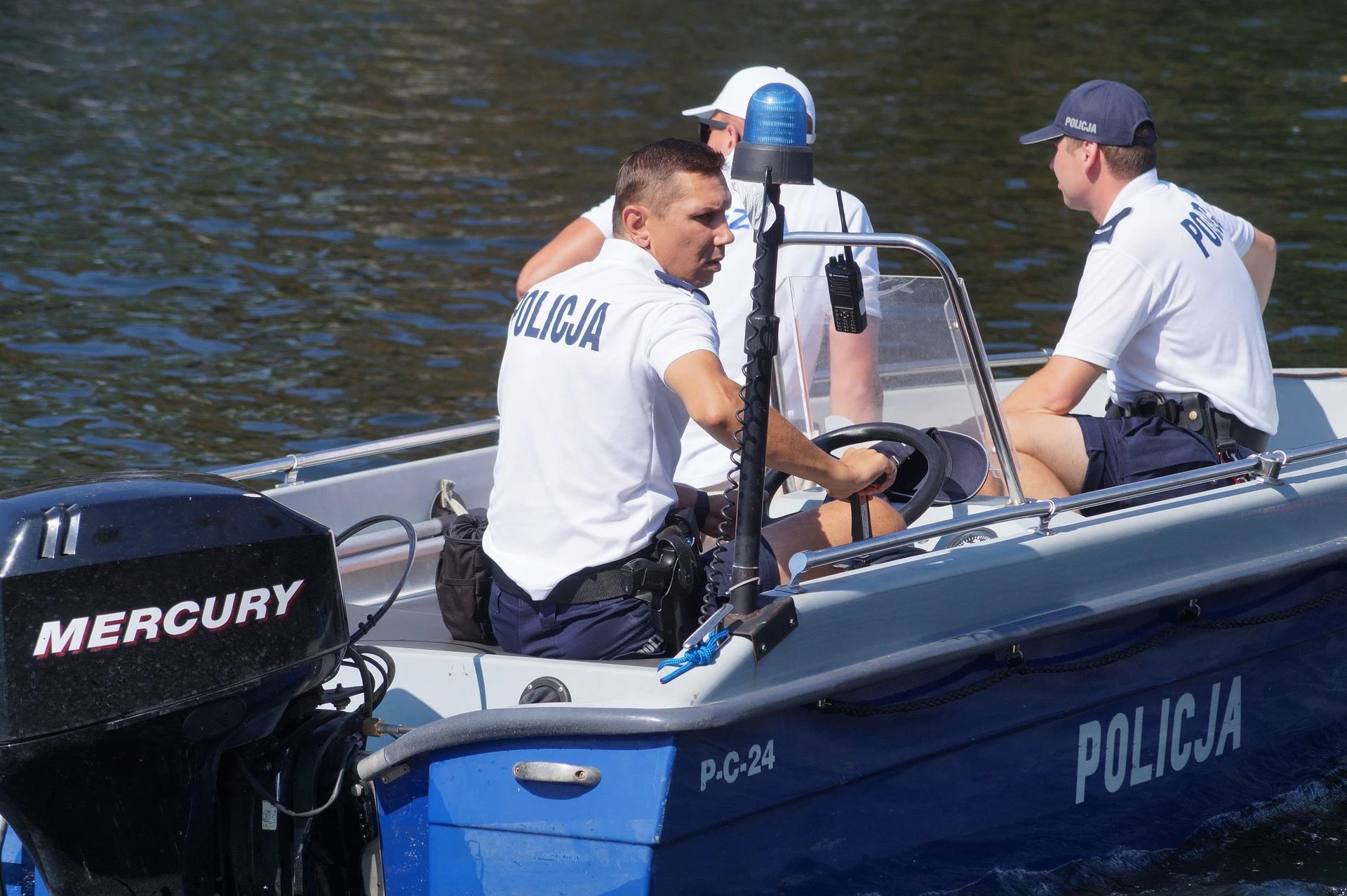 Sprawę bada policja Ciało kobiety dryfowało przy plaży! Tragedia niedaleko Włocławka