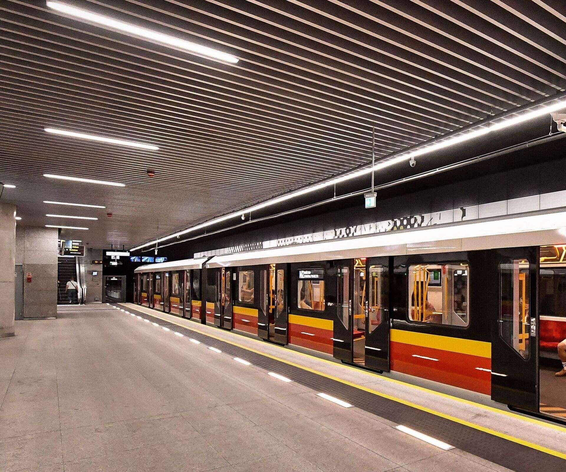 PILNE Dlaczego metro w Warszawie nie kursuje? Zamknięto trzy sracje. Duże utrudnienia