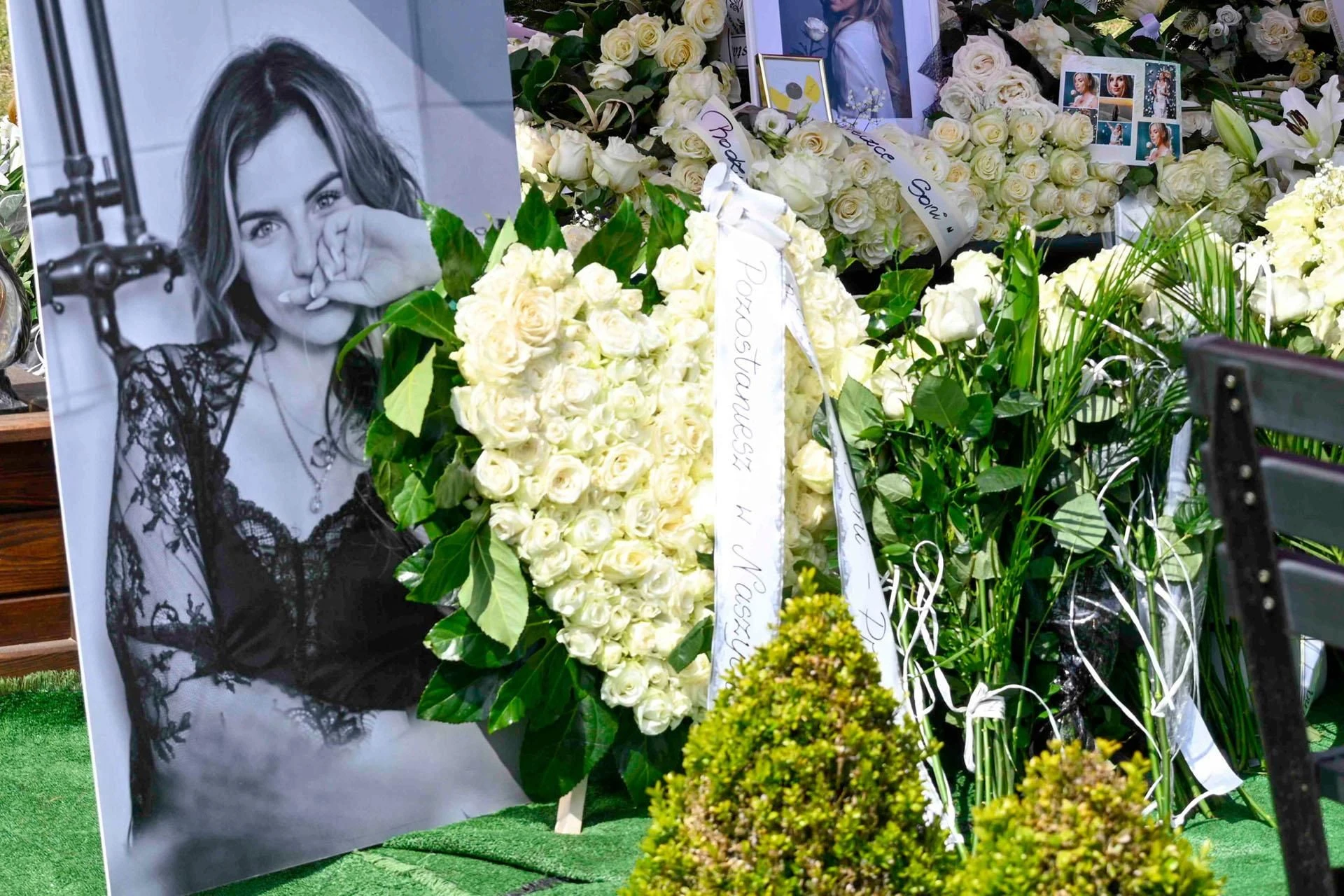 Pogrzeb 25-letniej Soni Białe róże i łzy. 