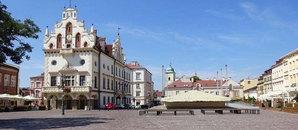 Historyczne wydarzenie Rzeszów stał się prawdziwą metropolią. Pod tym względem dorównał Krakowowi. Pękła sy…