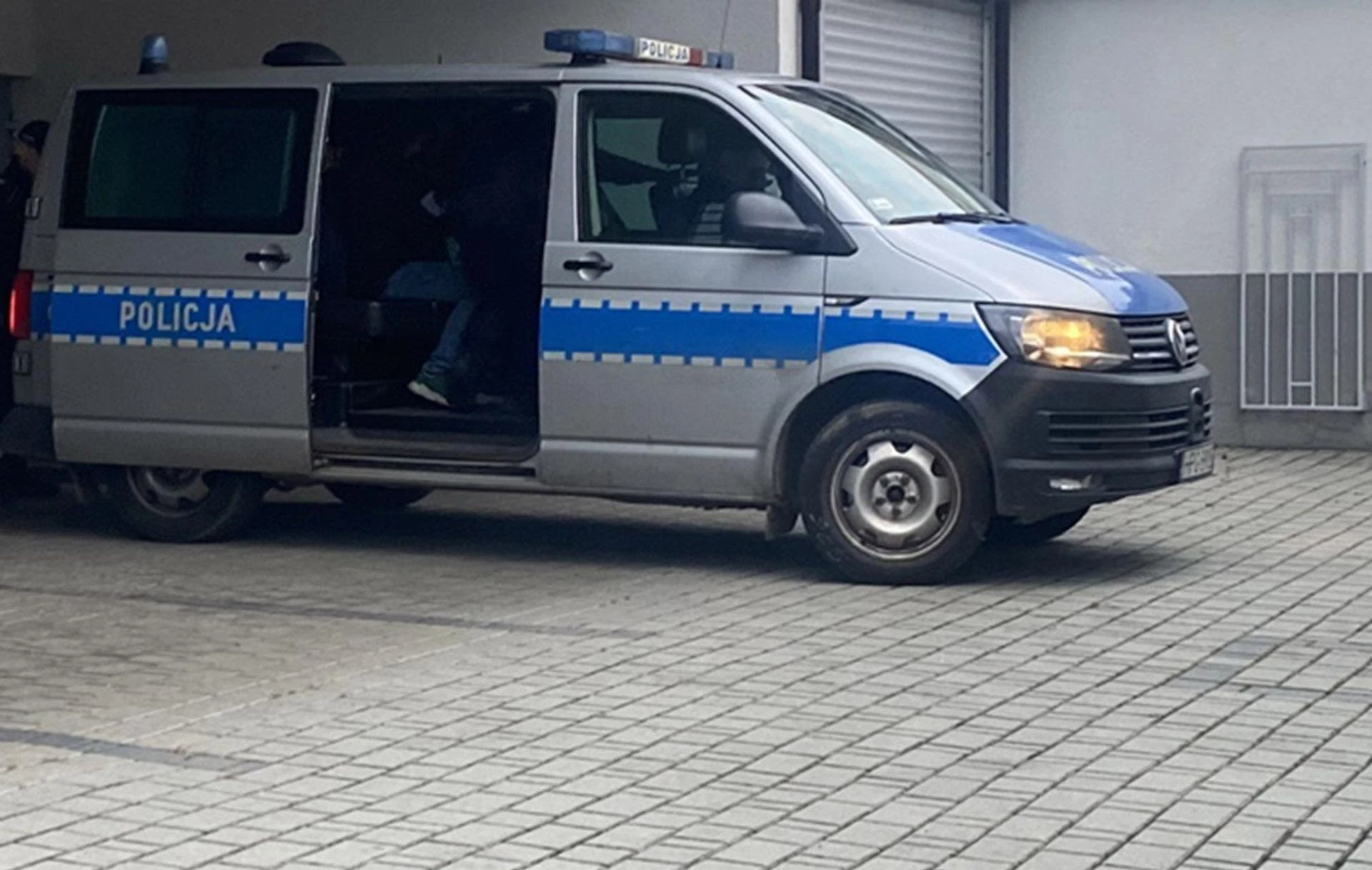 Ogromna tragedia Potrójne zabójstwo w Barcicach. 25-letni Piotr R. przesłuchany przez prokuratora!