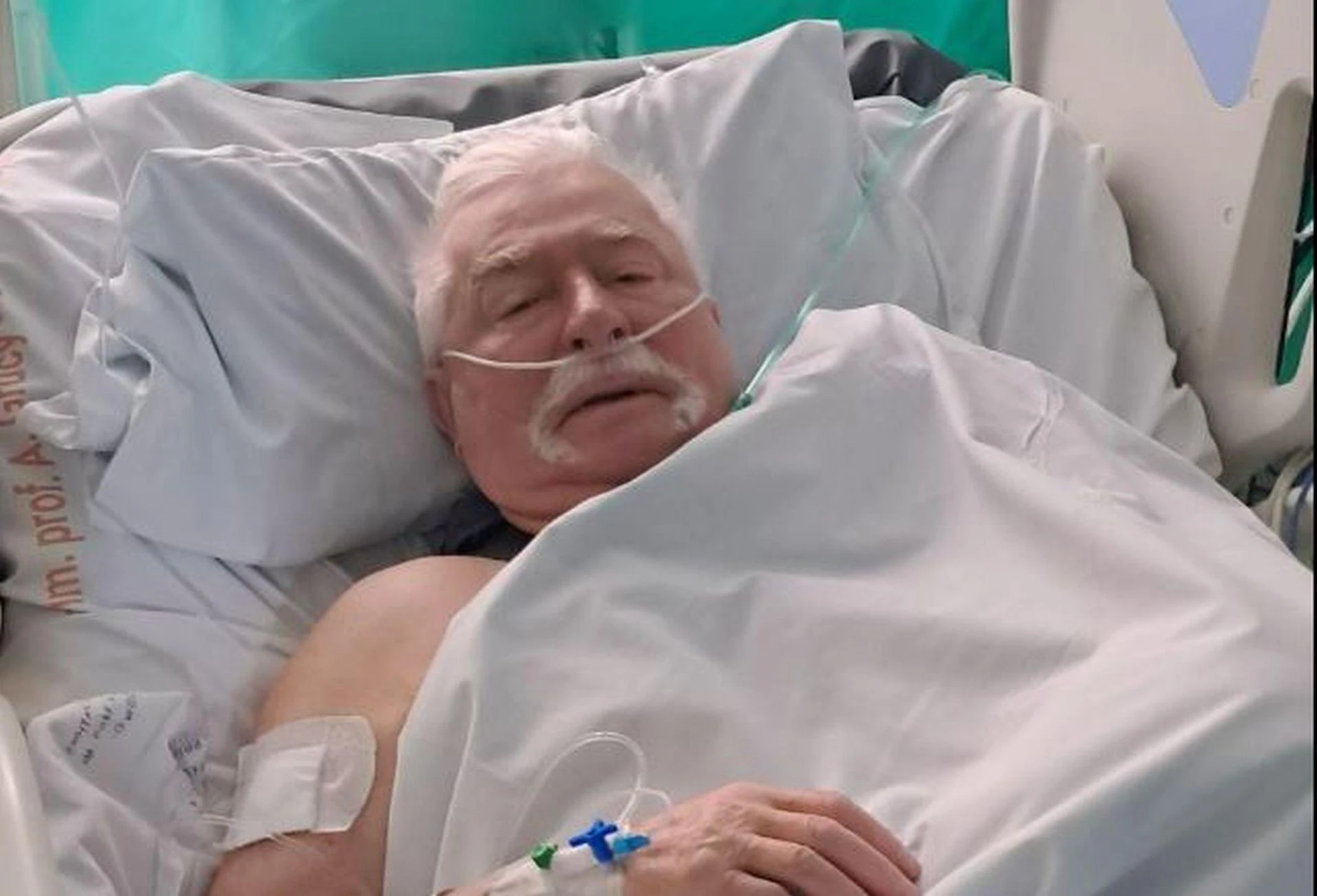 Były prezydent dochodzi do zdrowia Lech Wałęsa pokazał zdjęcie ze szpitala! 
