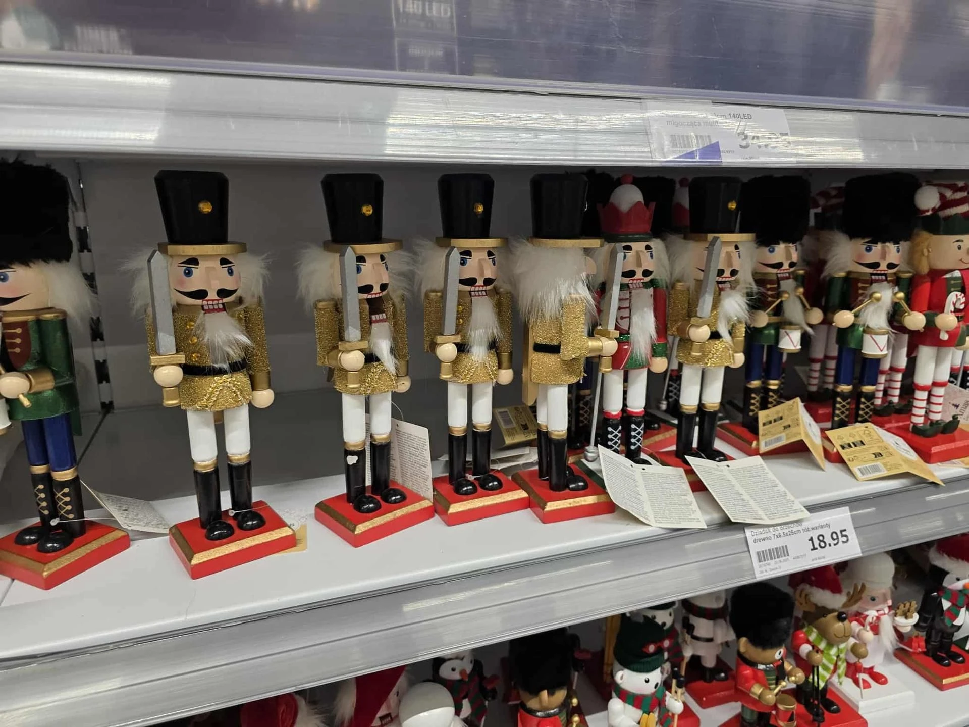 SZOK! Święta w sierpniu?! Na półkach sklepowych już czuć Boże Narodzenie