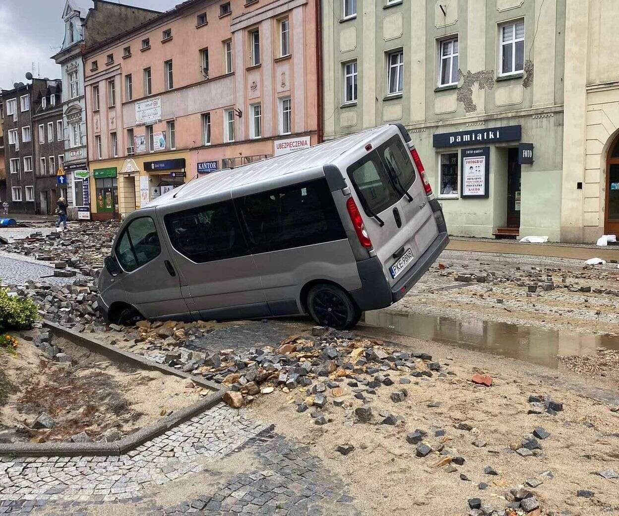 porady Samochód po powodzi. Mechanik: Bałbym się nim poruszać