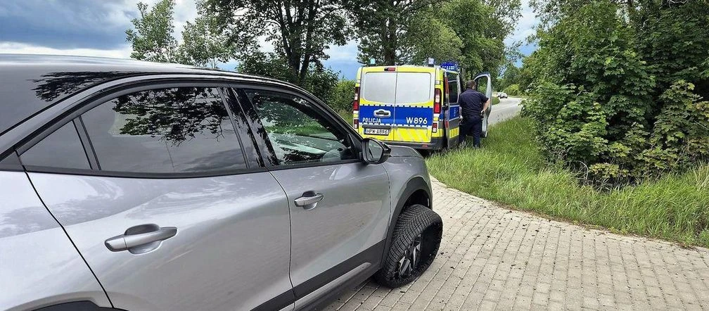 Szczyt nieodpowiedzialności 73-latek w oplu siał grozę na drodze. Zatrzymali go przypadkowi świadkowie