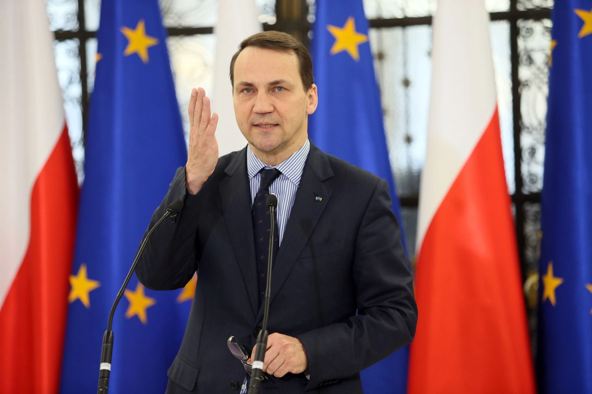 Ostro! Marcin Przydacz wbił szpilę Radosławowi Sikorskiemu! Tuż przed wylotem prezydenta RP do Stanów Zjednoczonych