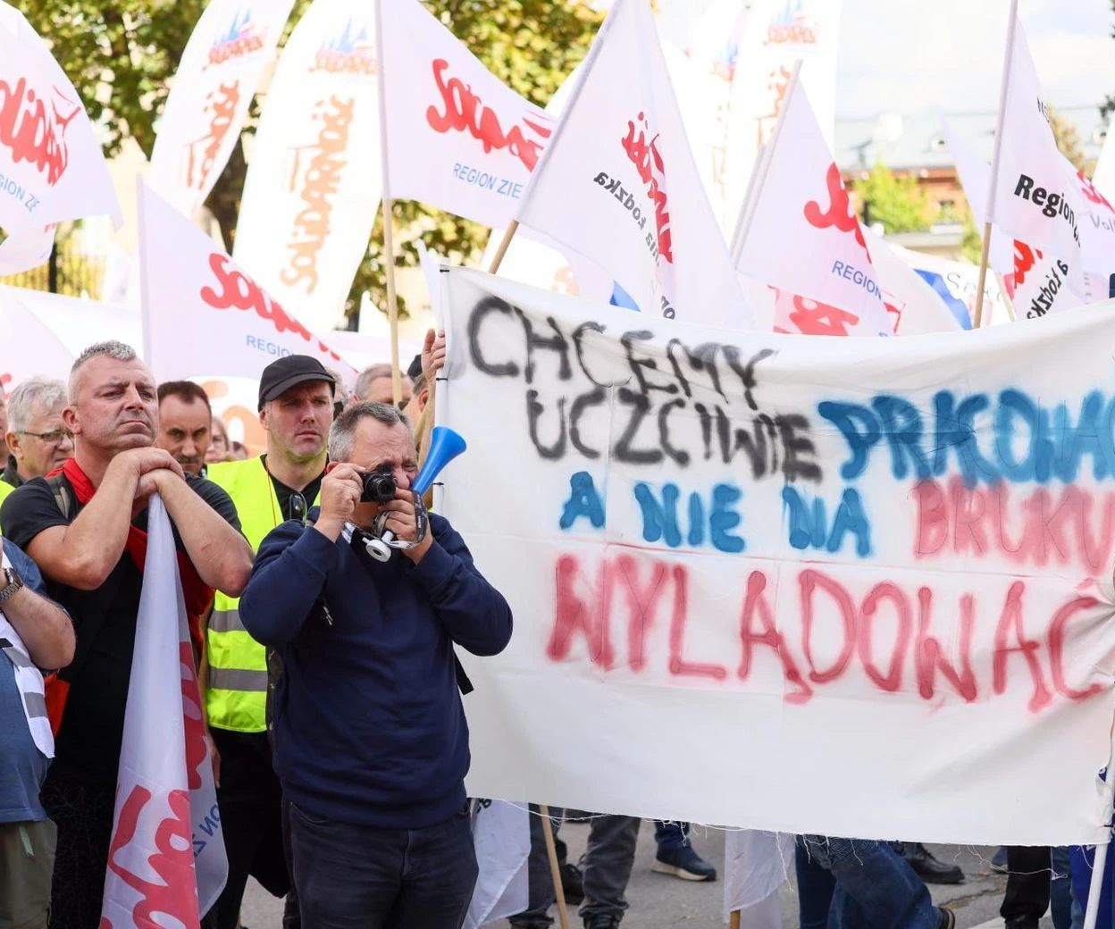 Zwolnienia grupowe Beko zamyka fabrykę lodówek we Wrocławiu