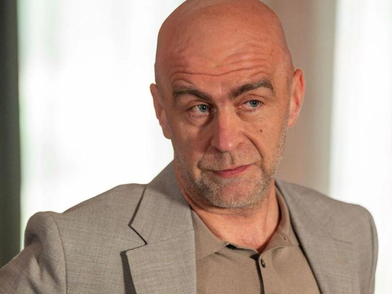 Barwy szczęścia Barwy szczęścia, odcinek 3248: Bandyta Bazylow po nocy z Sonią zacznie grozić Stefaniakowi! Zaproponuje mu kolejny układ - ZDJĘCIA