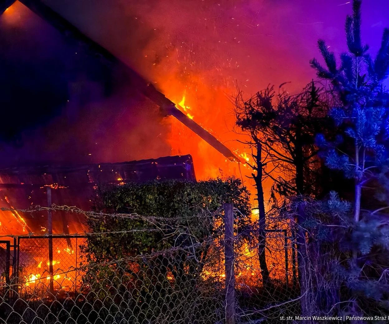 Koszmarne wieści Tragiczny pożar domu na Mazurach. Zginęła kobieta