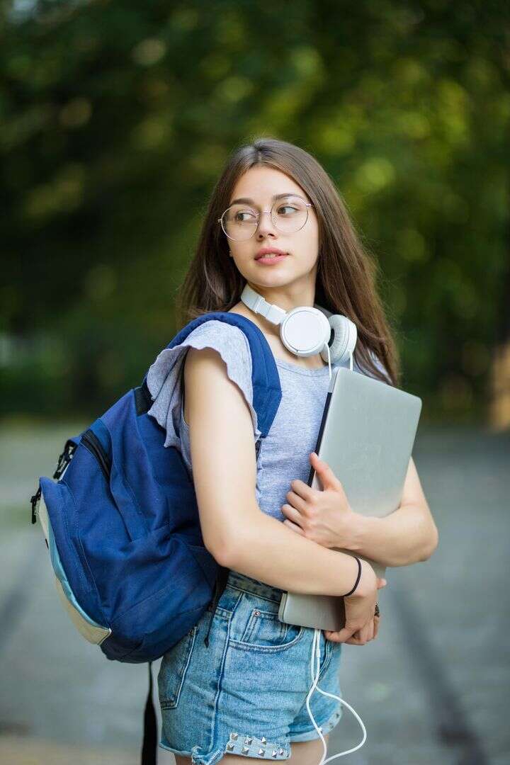 PORADNIK STUDENTA Kawa, notes, laptop i… podręczniki! Oto niezbędnik każdego studenta