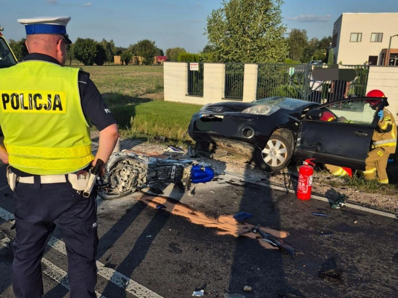 DRAMAT Nie żyją dwie osoby! Osobówka zderzyła się z motocyklem