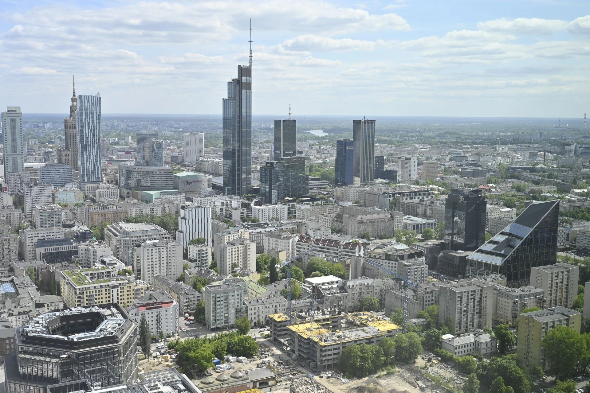 Sprawdź! Znajduje się 13 kilometrów od centrum Warszawy. To drugi najwyższy obiekt w stolicy …