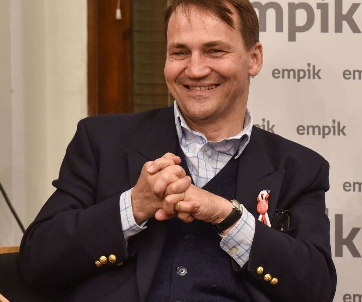 Polityk dziękuje za zaufanie Sikorski dumny jak paw! Wystarczył jeden ranking. Ministerowie w rządzie Tuska zost…