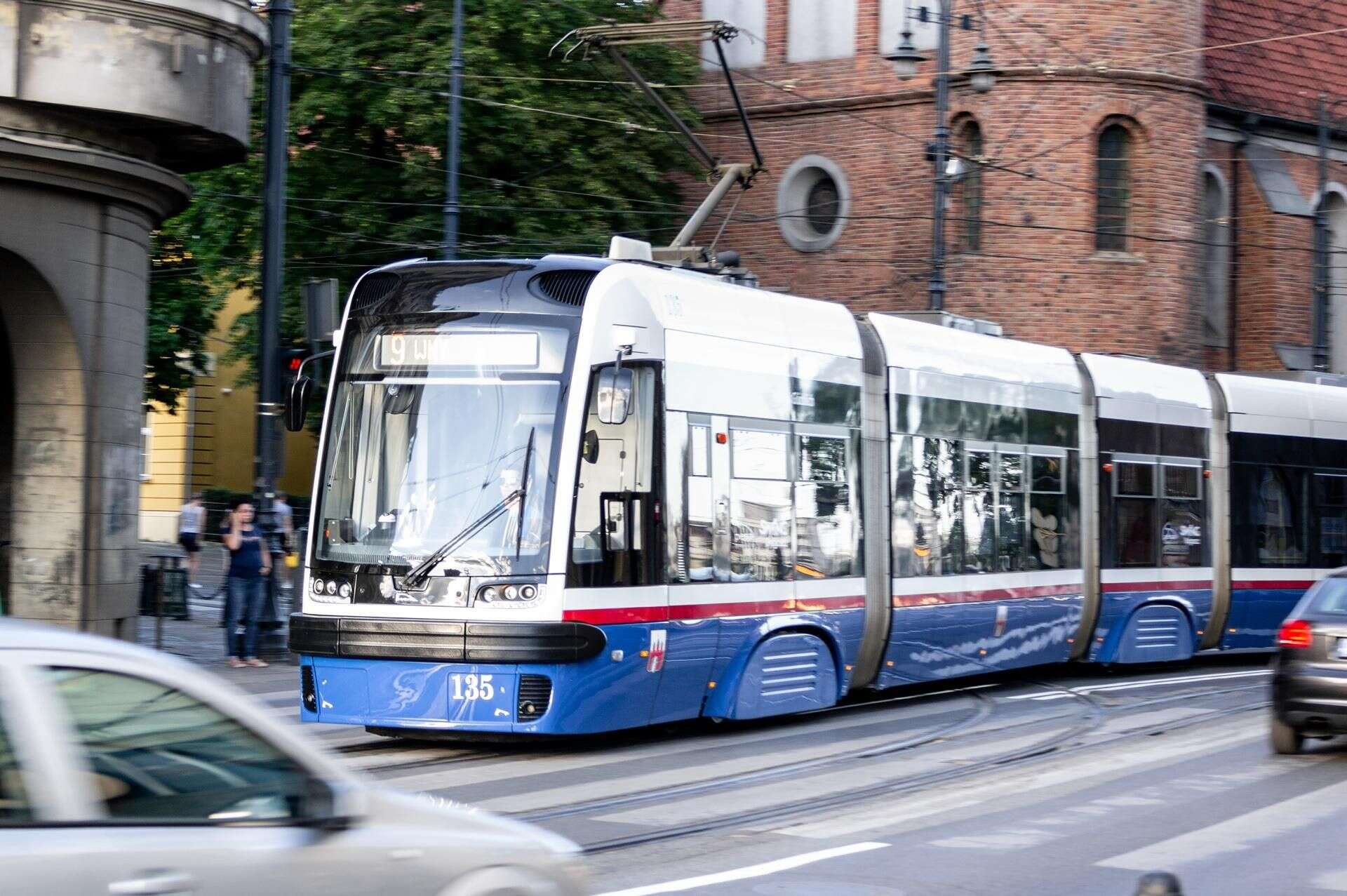 Jest wstępna przyczyna Tramwaj wykoleił się i huknął w budynek! Ogromne utrudnienia w ruchu. Wypadek w Bydg…